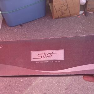 Strat Professional Flat Iron Brand New With Out Tags
